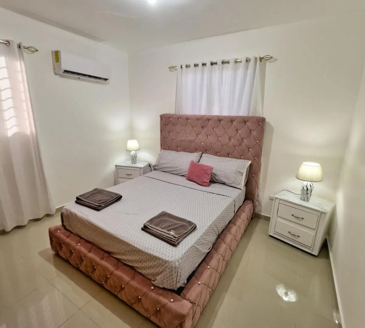 Perla Luxury 6 10 Min Away From The Airport & City 산티아고 데 로스 카바예로스