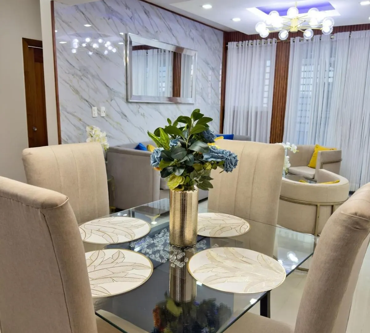 Perla Luxury 6 10 Min Away From The Airport & City 산티아고 데 로스 카바예로스 0*,
