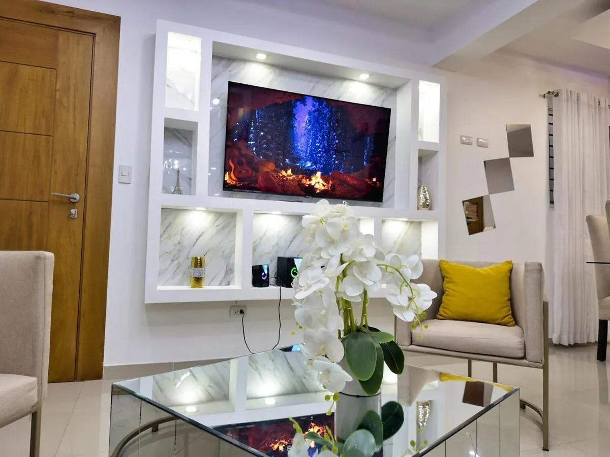 Perla Luxury 6 10 Min Away From The Airport & City 산티아고 데 로스 카바예로스