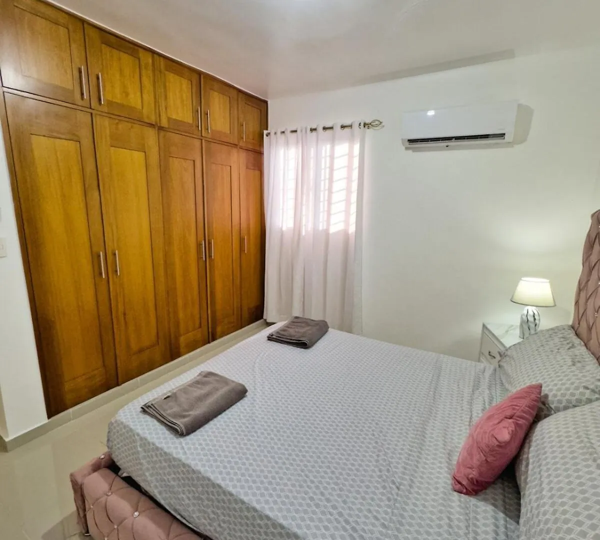 아파트 Perla Luxury 6 10 Min Away From The Airport & City 산티아고 데 로스 카바예로스